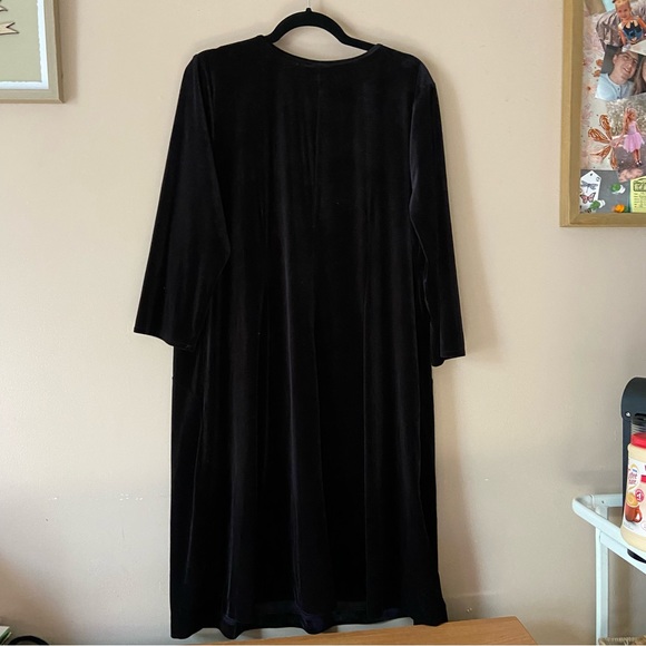 Lane Bryant• black velvet vneckline midi length dress 3/4 sleeve size 20 - Picture 7 of 13